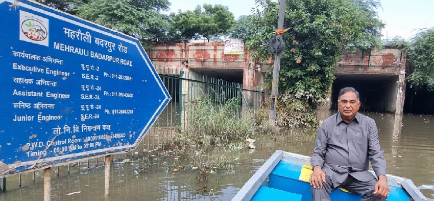 तुगलकाबाद से बदरपुर आने के लिए नाव के अलावा कोई सहारा नहीं:रामवीर सिंह बिधूड़ी तुगलकाबाद से बदरपुर आने के लिए नाव के अलावा कोई सहारा नहीं:रामवीर सिंह बिधूड़ी